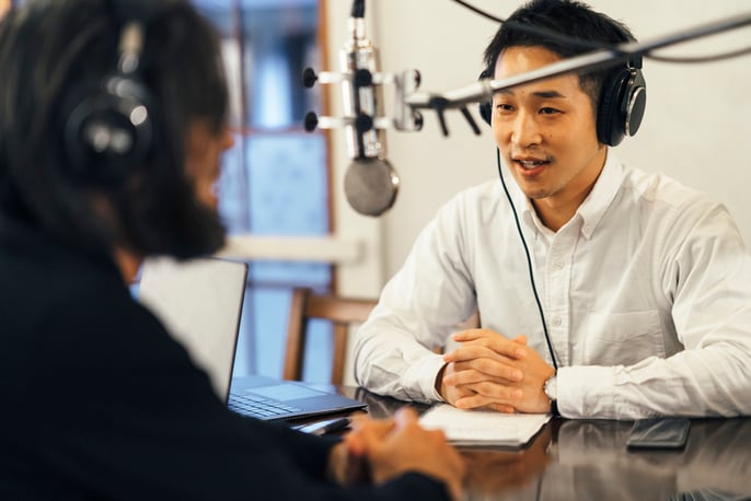 Fundamentals of a Podcast Interview (+How to Be a Better Interviewer)