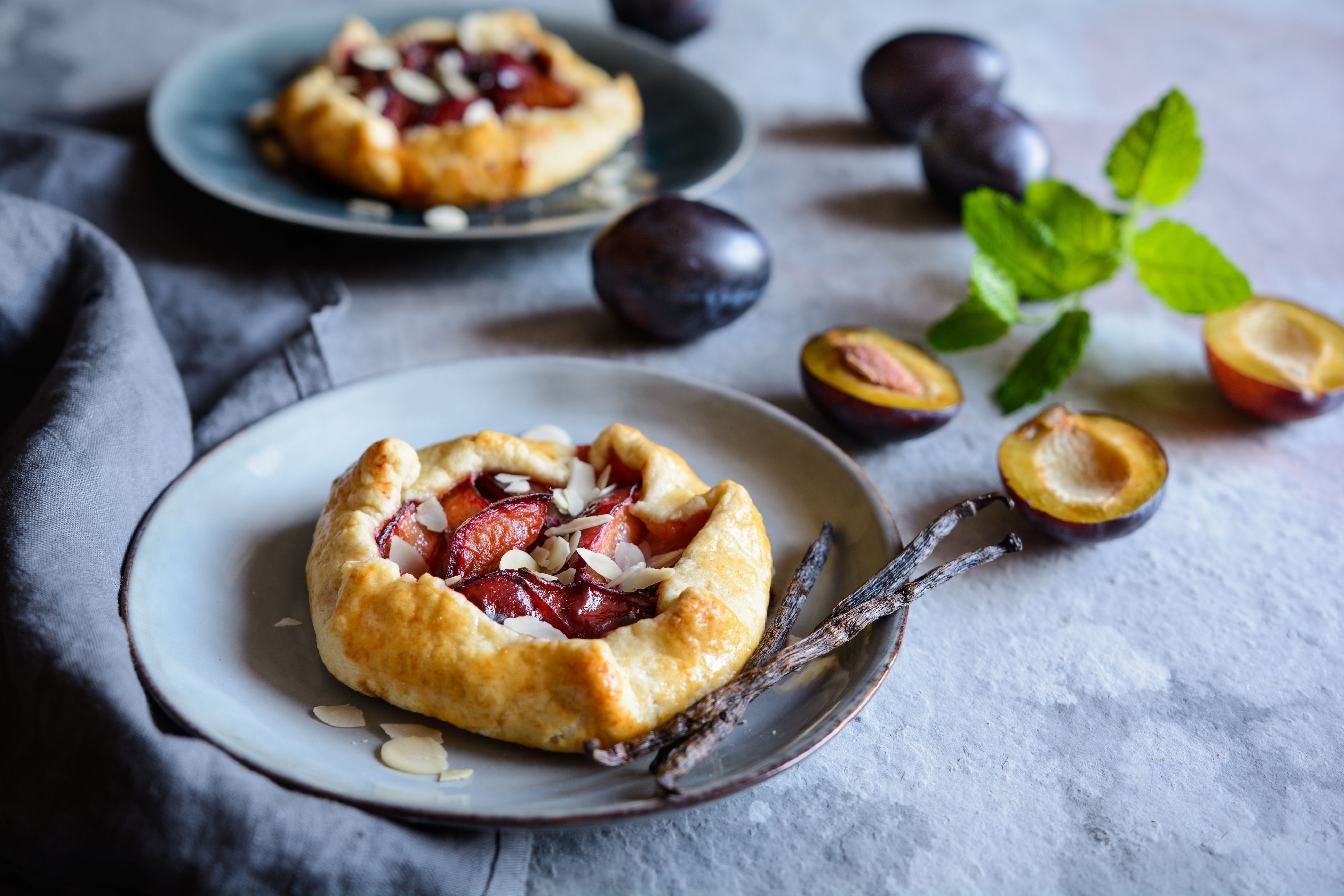 45-degree angle example with a fruit tart