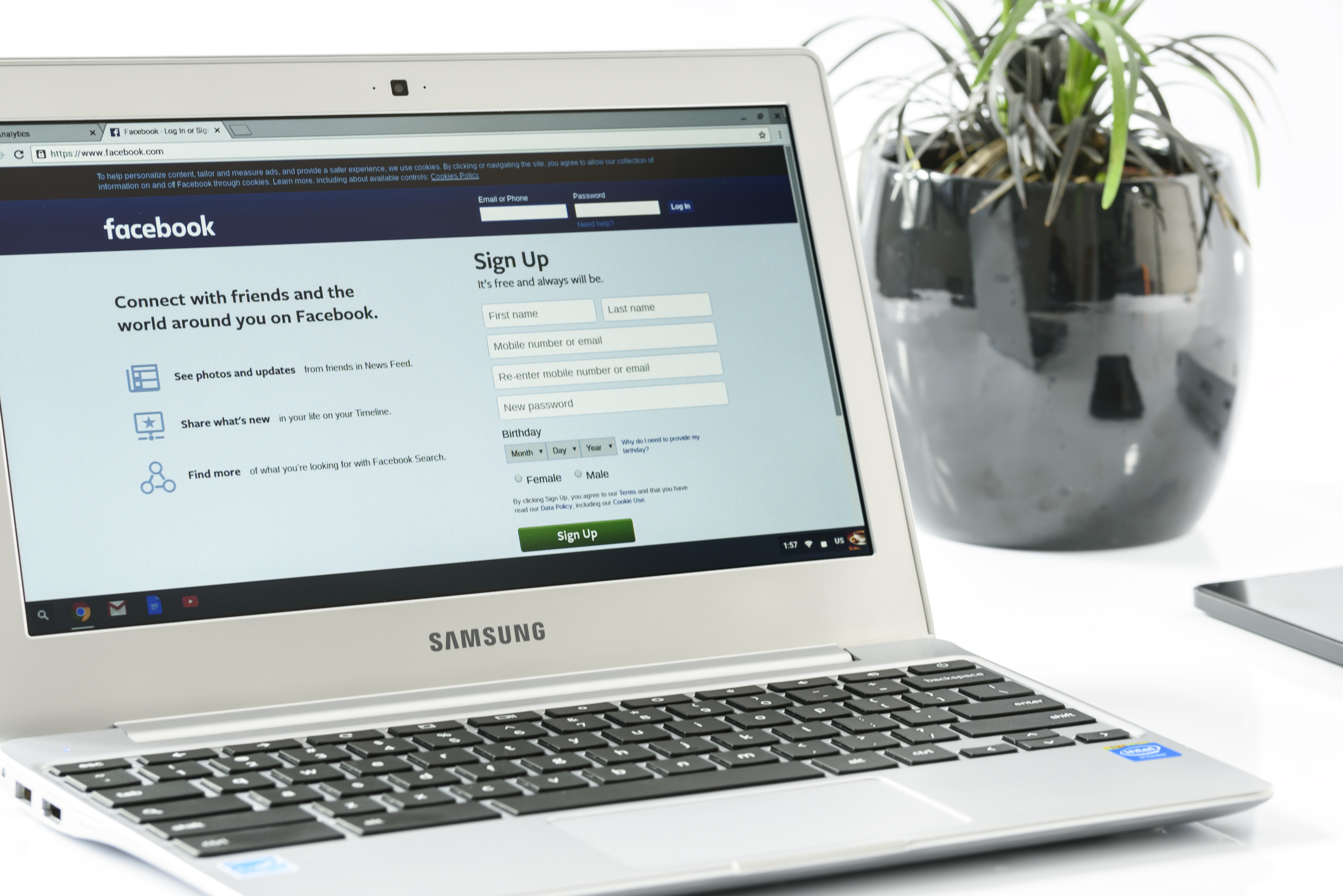 The Perfect Facebook Cover Photo Size (+ Good Cover Photo Practices)